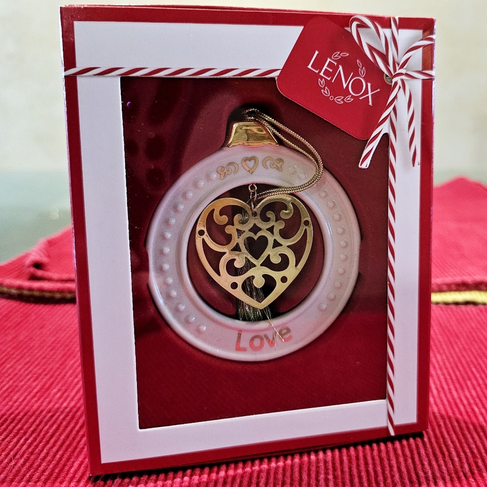 LENOX LOVE Christmas Tree Ornament Porcelain Circle W/ Hanging Heart
